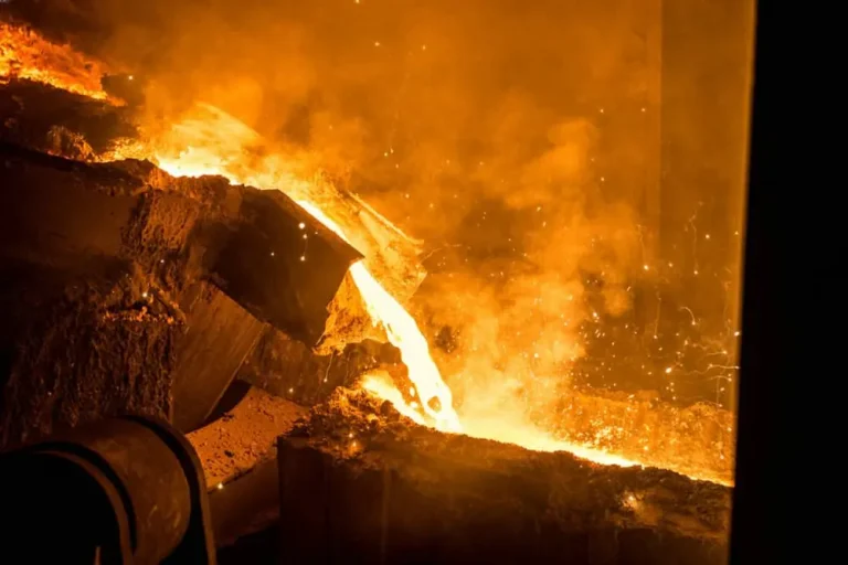 中频炉熔炼过程中的安全操作与风险防控